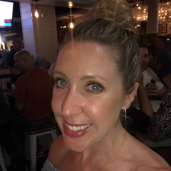 Meet your Posher, Jennifer - Picture 1 of 1